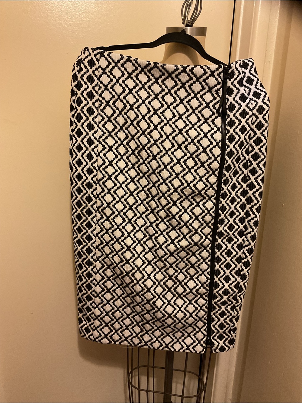 Lane Bryant Black and White Geometric Pencil Skirt